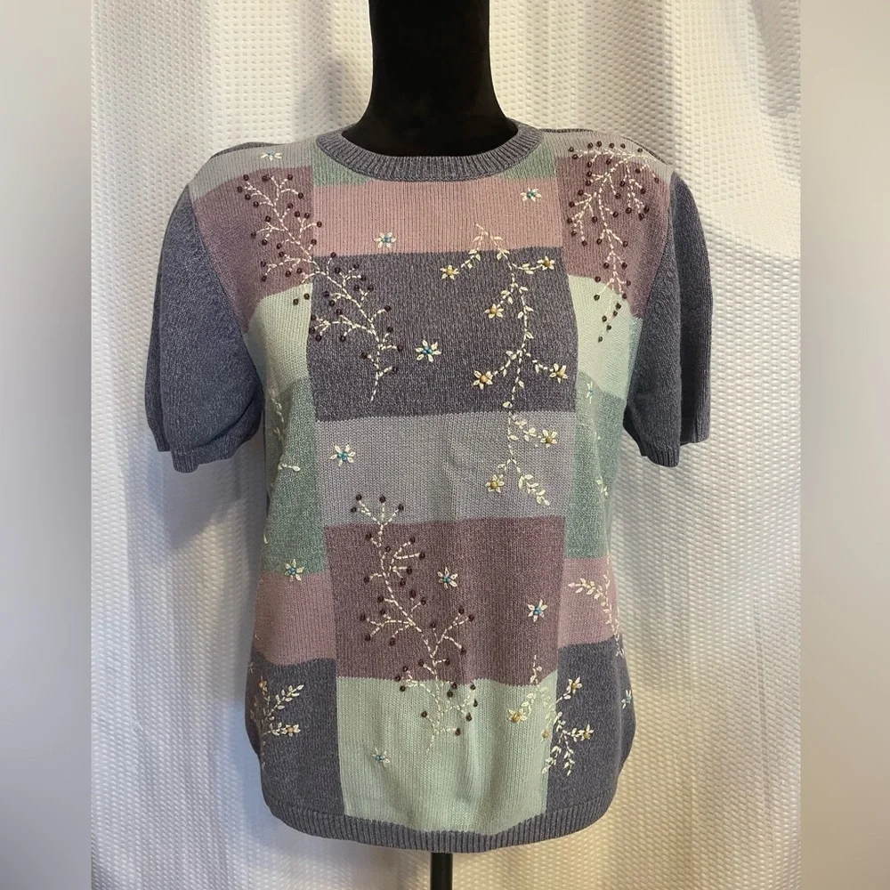 Alfred Dunner multicolor embroidered beaded accent short sleeve sweater medium
